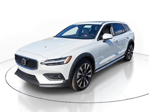 2026 Volvo V60 Cross Country Ultra, B5 AWD Gas (mild hybrid)