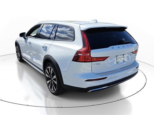 2026 Volvo V60 Cross Country Ultra, B5 AWD Gas (mild hybrid)