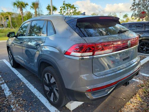 2024 Volkswagen Atlas Cross Sport 2.0T SE w/Technology