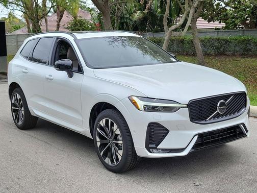 Crystal White Metallic 2026 Volvo XC60 B5 Plus
