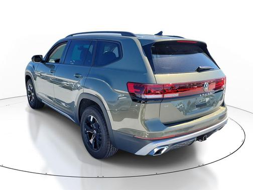 Avocado Green Pearl 2026 Volkswagen Atlas Peak Edition