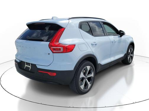 2026 Volvo XC40 Plus, B5 AWD Gas (mild hybrid), Dark