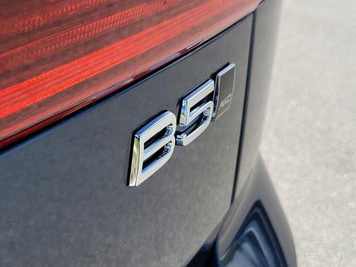Denim Blue Metallic 2026 Volvo XC60 B5 Plus