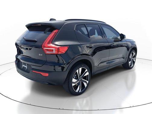 2026 Volvo XC40 B4 Plus