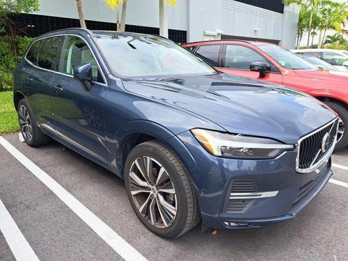 2022 Volvo XC60 B5 Momentum