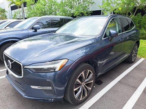 2022 Volvo XC60 B5 Momentum