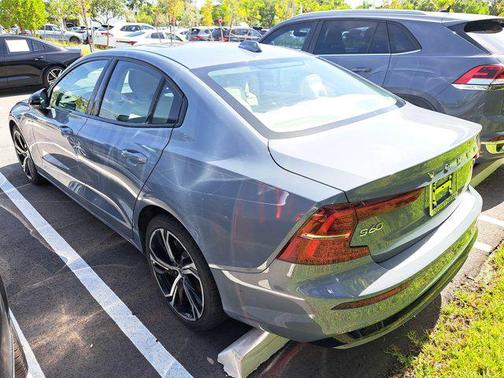 2023 Volvo S60 B5 Plus Dark Theme