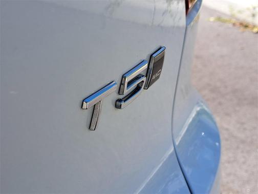 2022 Volvo XC40 T5 Inscription