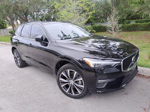 2022 Volvo XC60 B5 Momentum