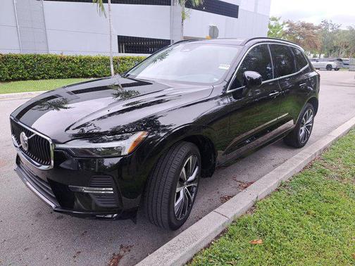 2022 Volvo XC60 B5 Momentum