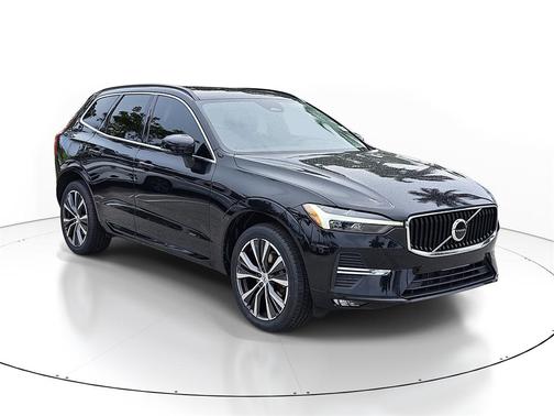 2022 Volvo XC60 B5 Momentum