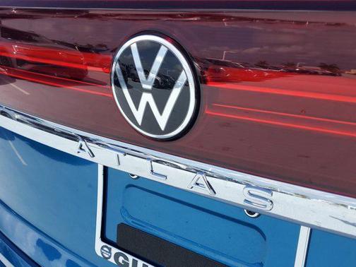 2025 Volkswagen Atlas Cross Sport 2.0T SE w/Technology