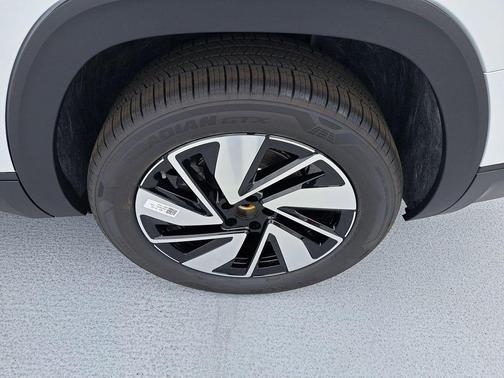 opal white pearl 2026 Volkswagen Atlas 2.0T SE w/Technology