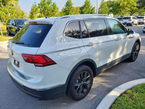 Pure White 2024 Volkswagen Tiguan 2.0T SE