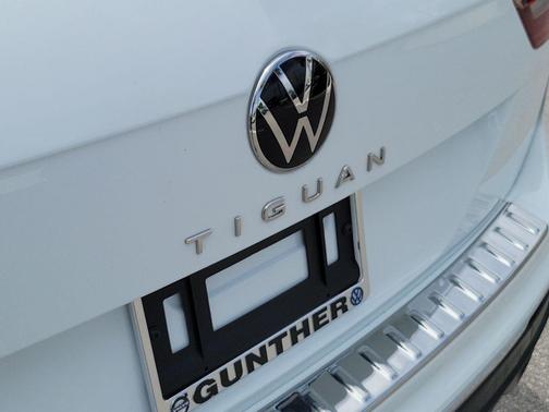 Pure White 2024 Volkswagen Tiguan 2.0T SE