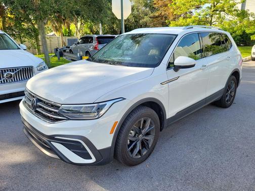 Pure White 2024 Volkswagen Tiguan 2.0T SE