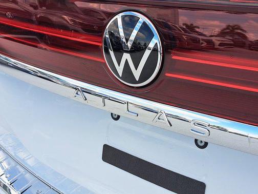 2025 Volkswagen Atlas 2.0T SE