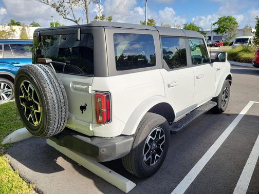 Oxford White 2022 Ford Bronco Outer Banks
