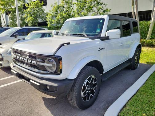 Oxford White 2022 Ford Bronco Outer Banks