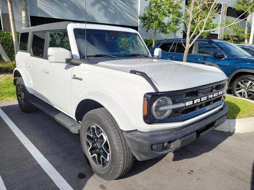 Oxford White 2022 Ford Bronco Outer Banks