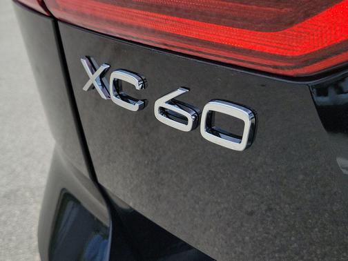 Onyx Black Metallic 2027 Volvo XC60 Ultra