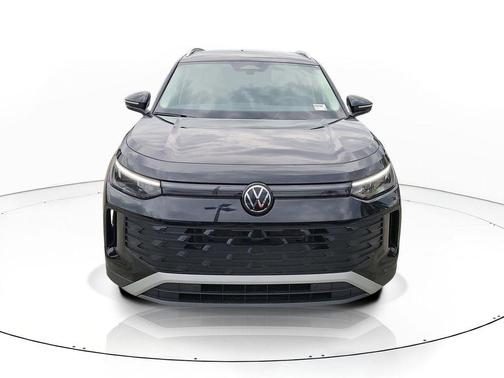Deep Black Pearl 2026 Volkswagen Tiguan 2.0T SE