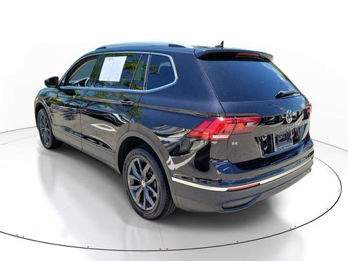 Deep Black 2023 Volkswagen Tiguan 2.0T SE
