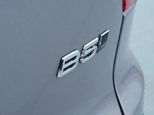 Aurora Silver 2026 Volvo XC40 Ultra, B5 AWD Gas (mild hybrid), Dark