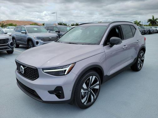 Aurora Silver 2026 Volvo XC40 Ultra, B5 AWD Gas (mild hybrid), Dark