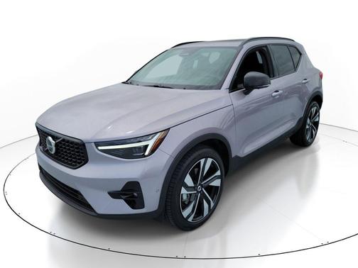 Aurora Silver 2026 Volvo XC40 Ultra, B5 AWD Gas (mild hybrid), Dark