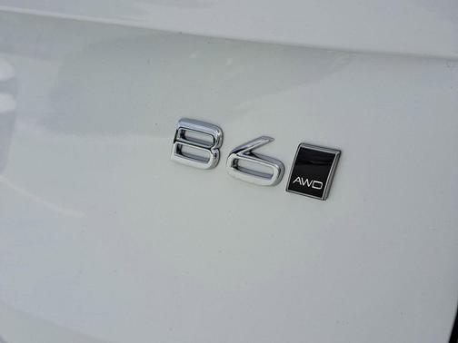 Crystal White Pearl 2026 Volvo XC90 Ultra, B6 AWD Gas (mild hybrid), Gasoline, Bright, 7 Seats