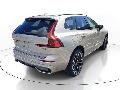 2026 Volvo XC60 B5 Ultra