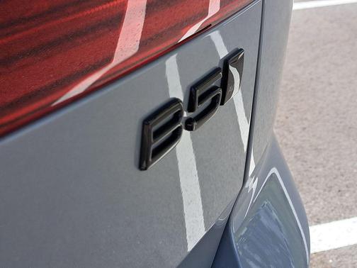 2026 Volvo XC60 B5 Ultra Black Edition