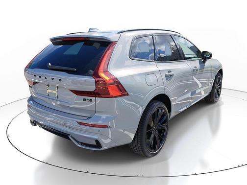 Vapour Grey Metallic 2026 Volvo XC60 B5 Ultra Black Edition