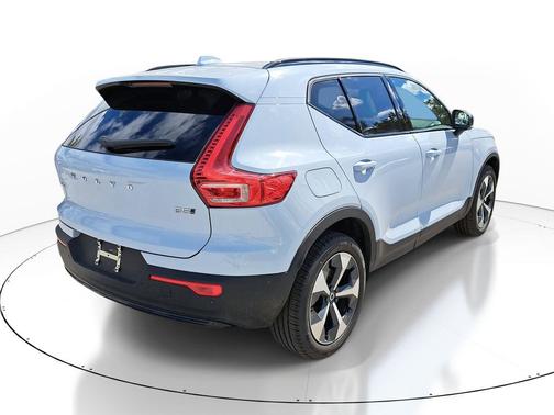 2026 Volvo XC40 Plus, B5 AWD Gas (mild hybrid), Dark