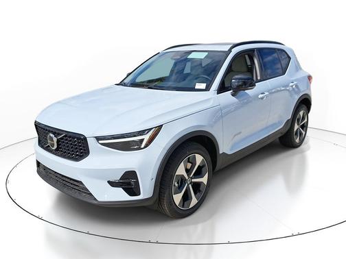 2026 Volvo XC40 Plus, B5 AWD Gas (mild hybrid), Dark