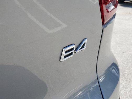 2023 Volvo XC40 B4 Core