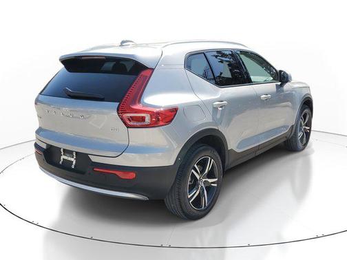 2023 Volvo XC40 B4 Core
