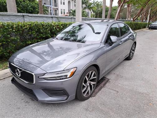 2020 Volvo S60 T5 Momentum