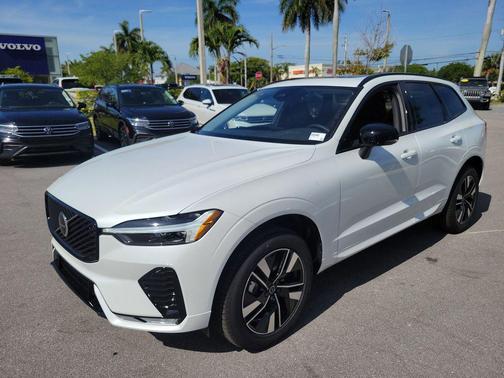 Crystal White Metallic 2026 Volvo XC60 B5 Core