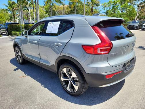 Vapor Grey Metallic 2024 Volvo XC40 B5 Plus Bright Theme