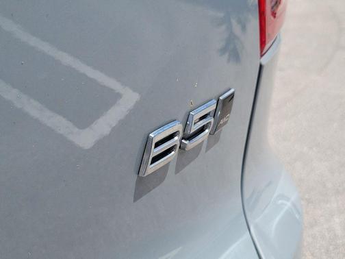 Vapor Grey Metallic 2024 Volvo XC40 B5 Plus Bright Theme
