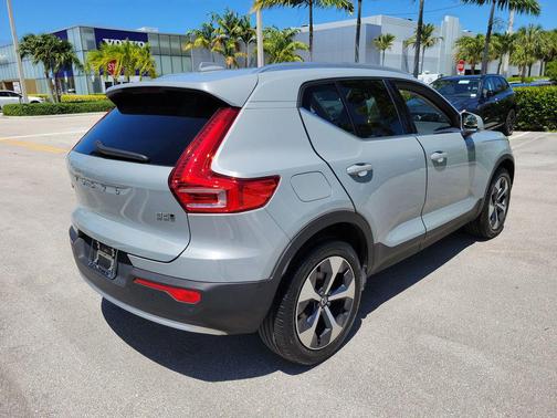 Vapor Grey Metallic 2024 Volvo XC40 B5 Plus Bright Theme