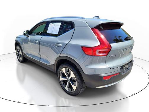 Vapor Grey Metallic 2024 Volvo XC40 B5 Plus Bright Theme