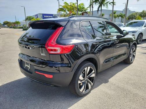 Onyx Black 2026 Volvo XC40 Plus, B5 AWD Gas (mild hybrid), Dark