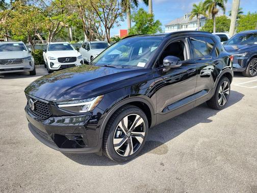 Onyx Black 2026 Volvo XC40 Plus, B5 AWD Gas (mild hybrid), Dark