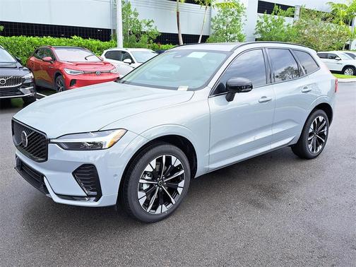 2026 Volvo XC60 B5 Plus