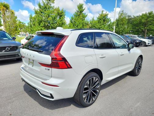 Crystal White Pearl 2027 Volvo XC60 Ultra