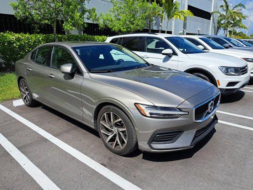 2020 Volvo S60 T5 Momentum