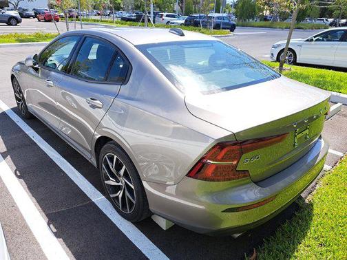 2020 Volvo S60 T5 Momentum